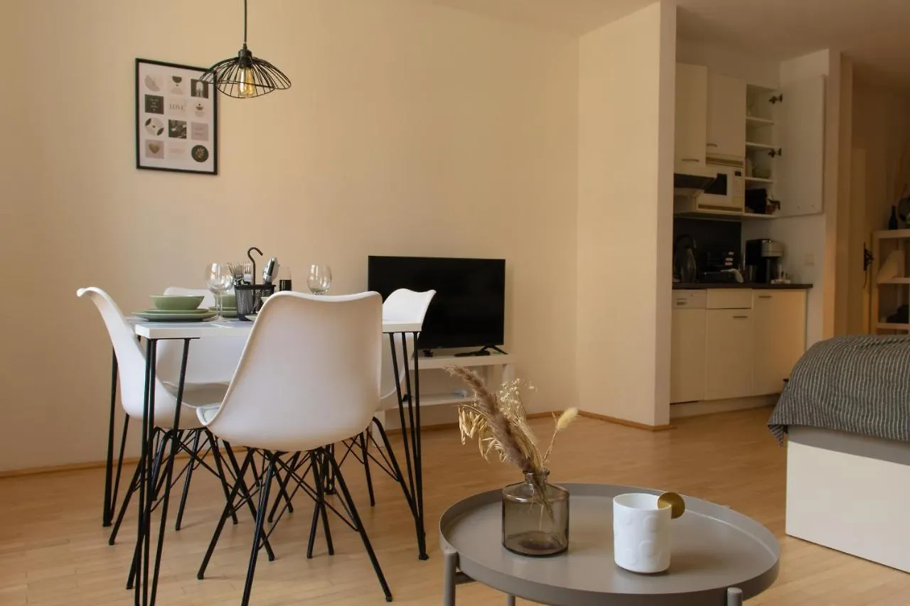 Modern - Neu - Gemutlich - Self Checkin - Zentral - Strassenbahn 38 Zum Ring Apartment Vienna Austria